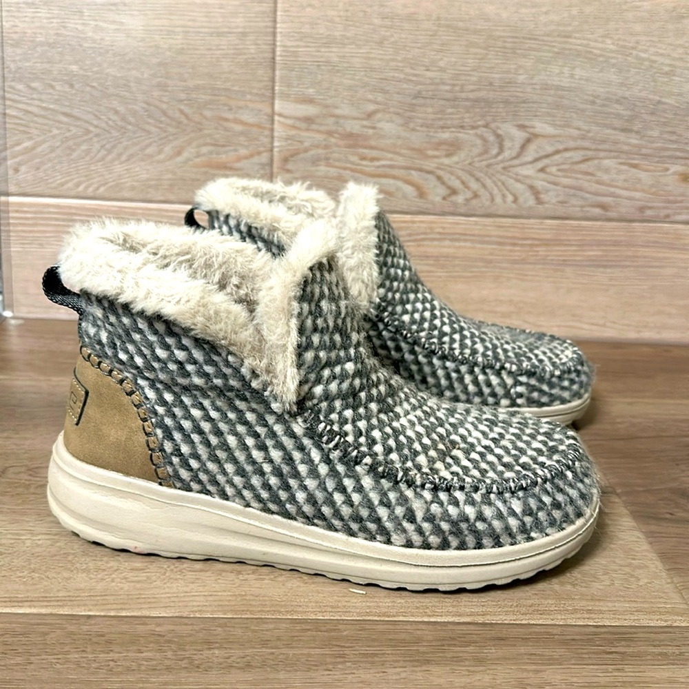 hey dude Denny slip on shoes Women’s 7